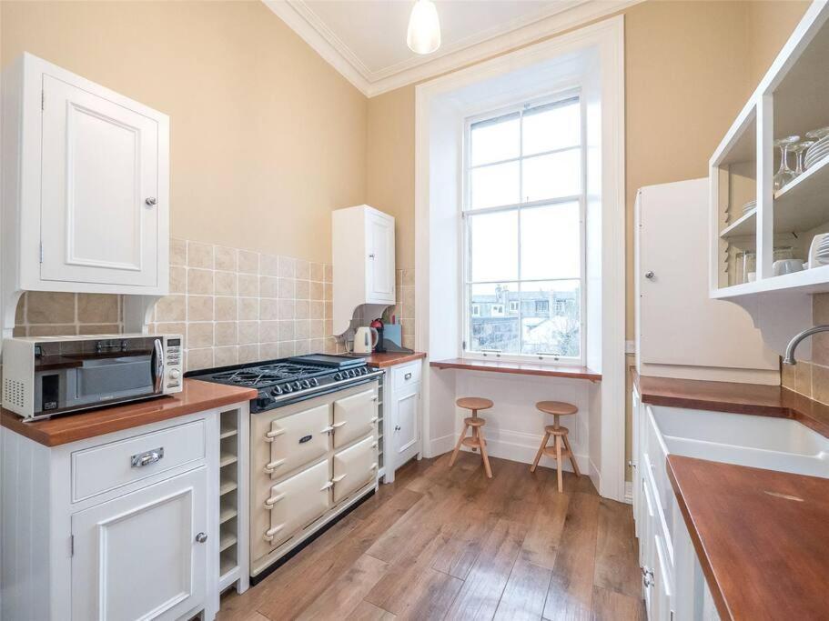 Beautiful & Bright 2 Bed Flat Murrayfield Edinburg Exteriör bild
