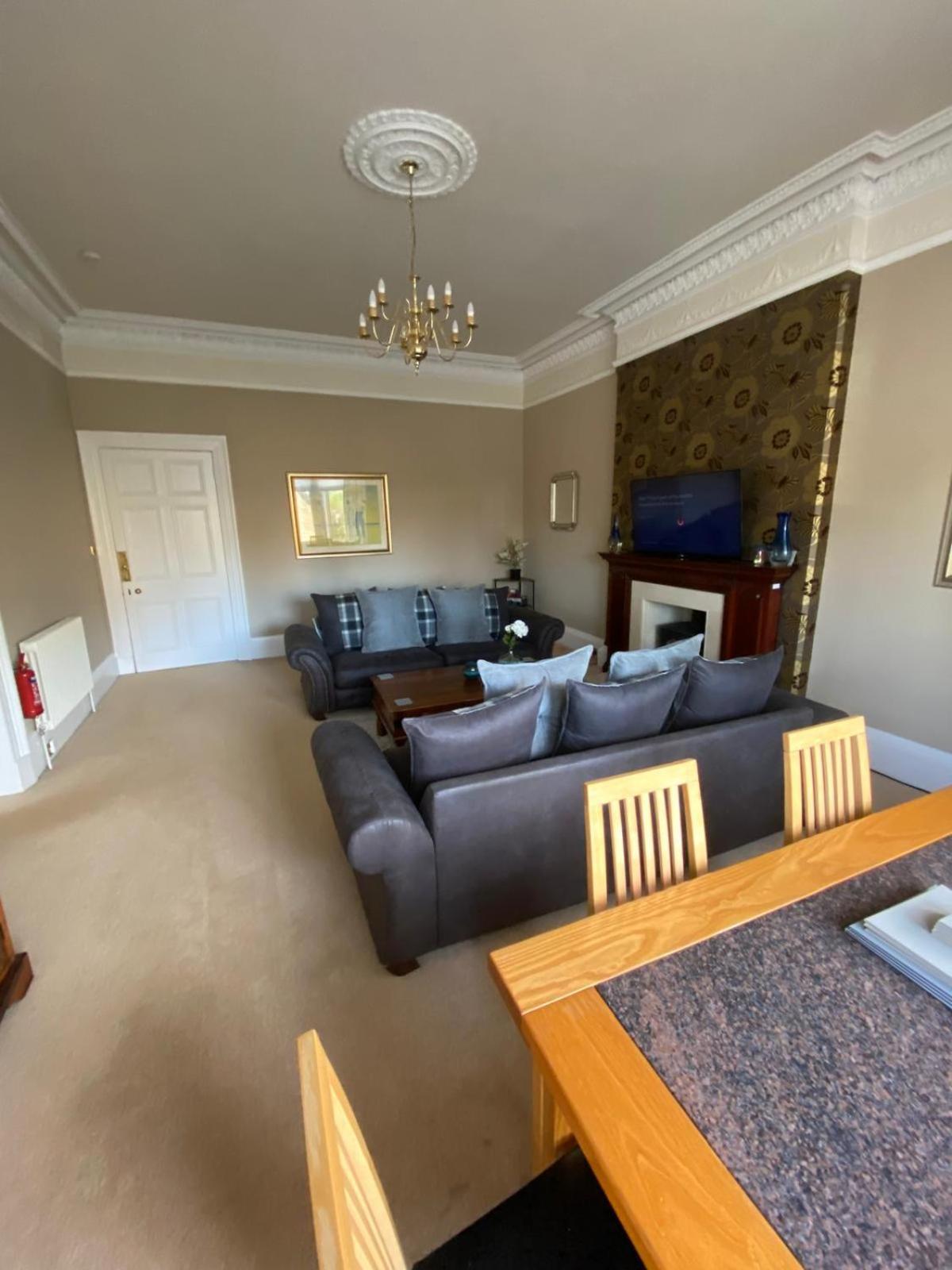Beautiful & Bright 2 Bed Flat Murrayfield Edinburg Exteriör bild